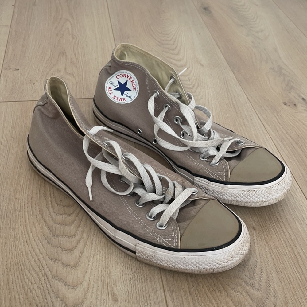 converse sneakers size 9 - Picture 2 of 4